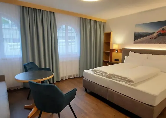 酒店 Garni Belvedere 3*